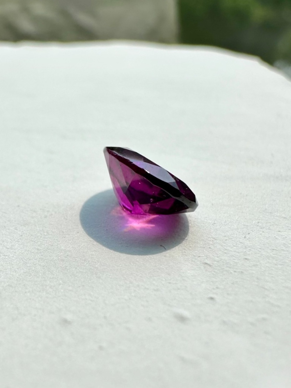 💖 2.06 CT Natural RHODOLITE GARNET Vivid Fuchsia Oval Gem - Picture 5 of 9